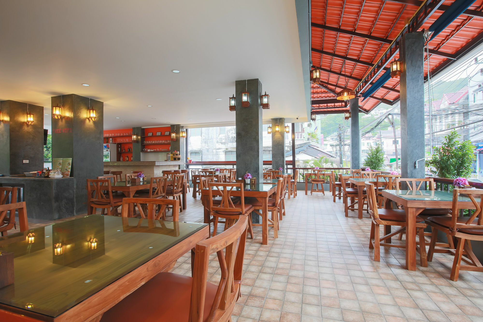 Chusri Hotel Patong Екстериор снимка