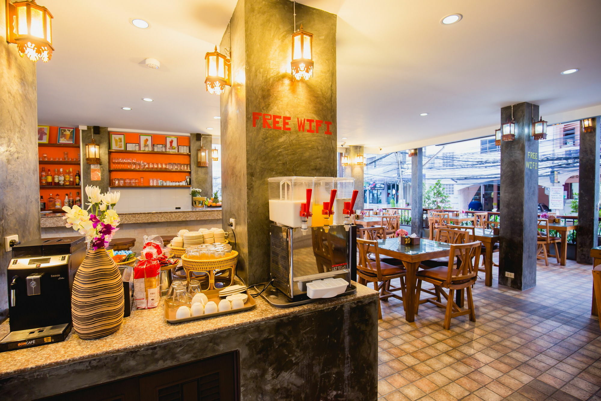 Chusri Hotel Patong Екстериор снимка