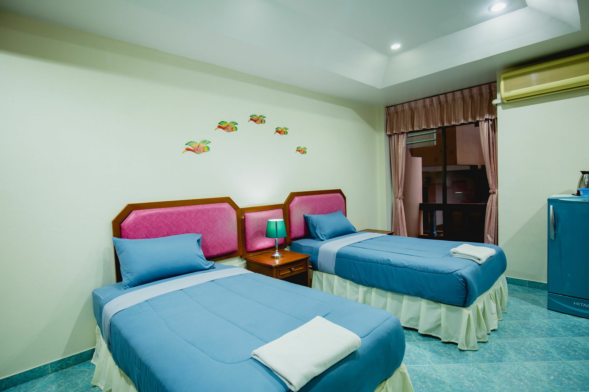 Chusri Hotel Patong Екстериор снимка