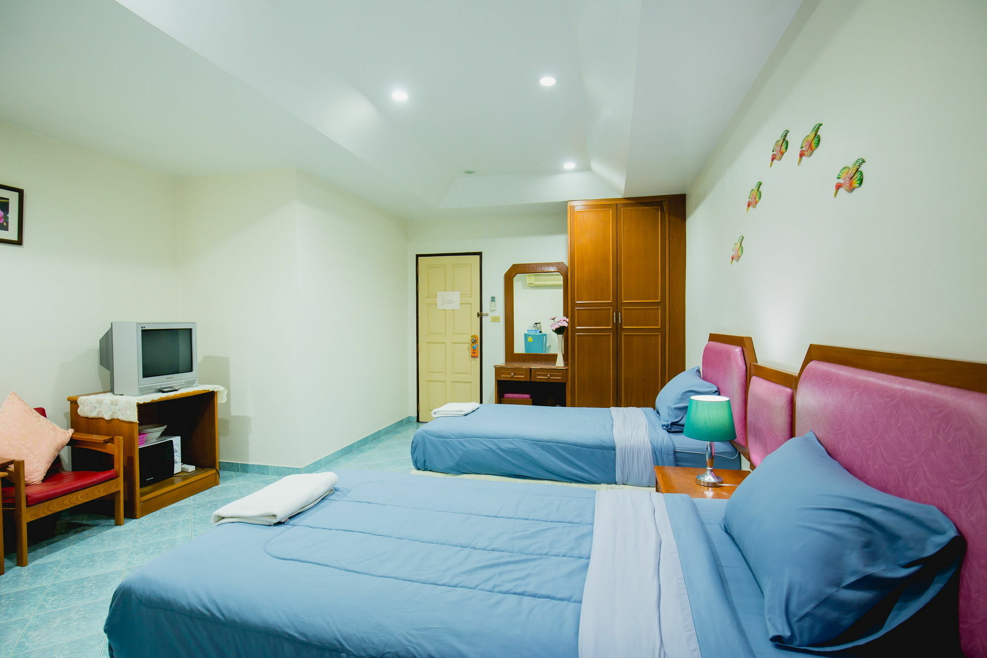 Chusri Hotel Patong Екстериор снимка