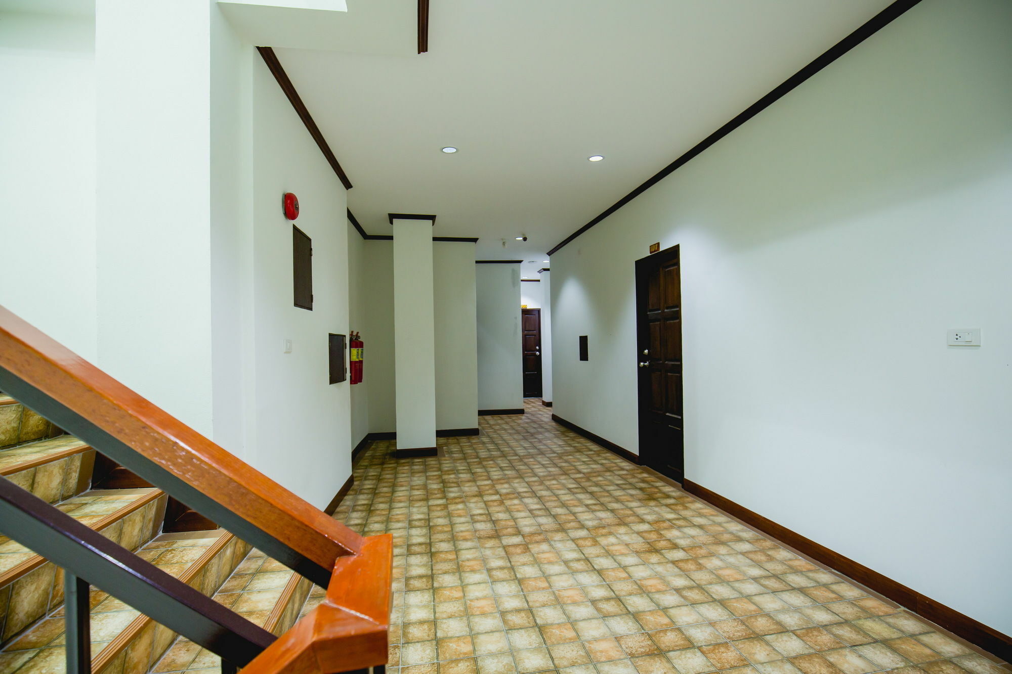 Chusri Hotel Patong Екстериор снимка