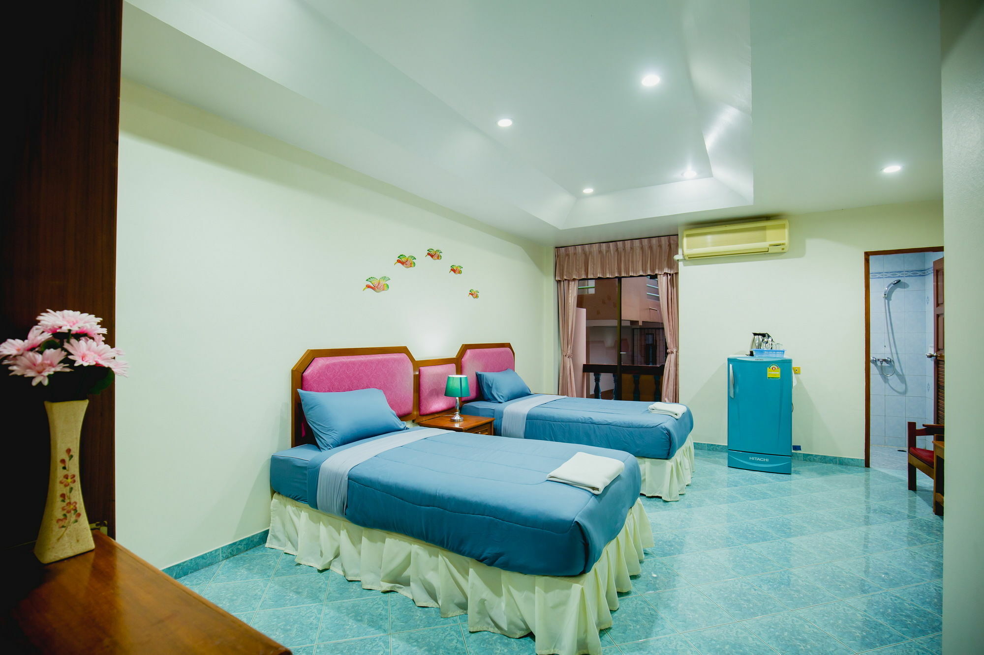 Chusri Hotel Patong Екстериор снимка