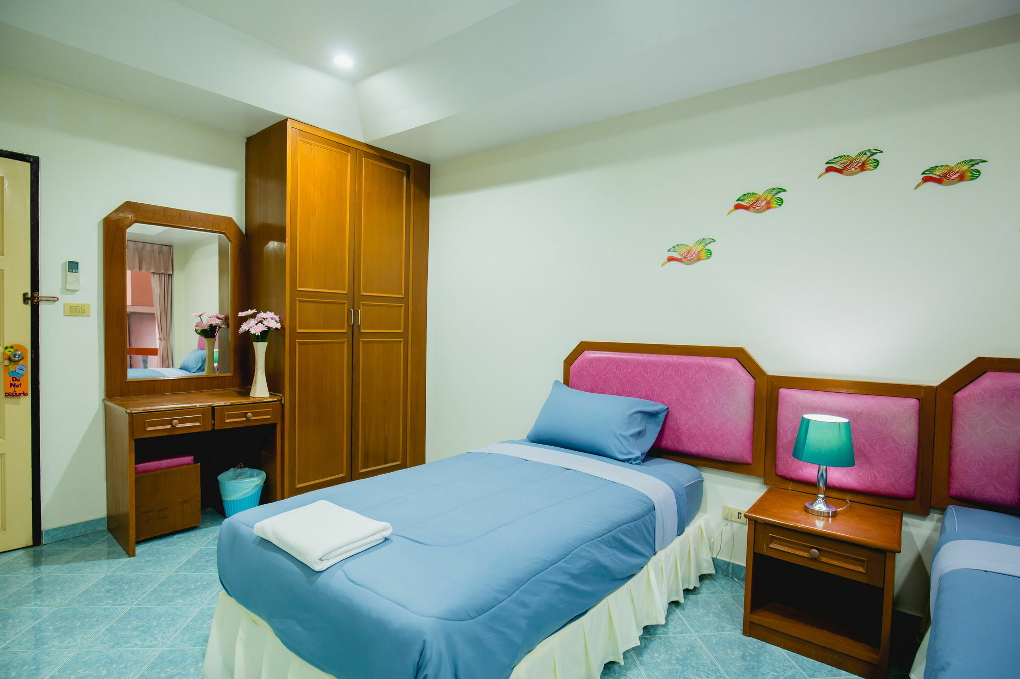 Chusri Hotel Patong Екстериор снимка