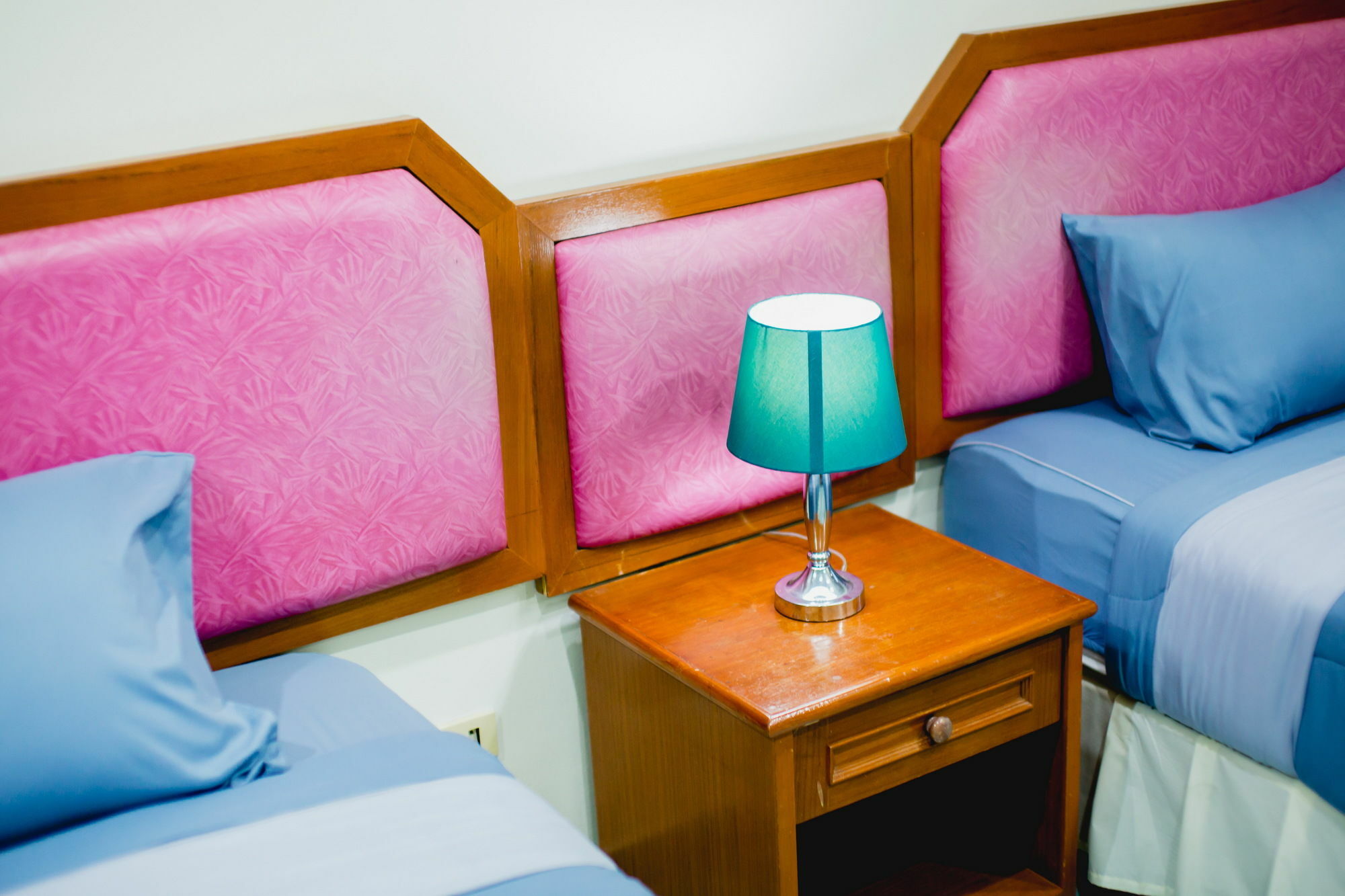 Chusri Hotel Patong Екстериор снимка