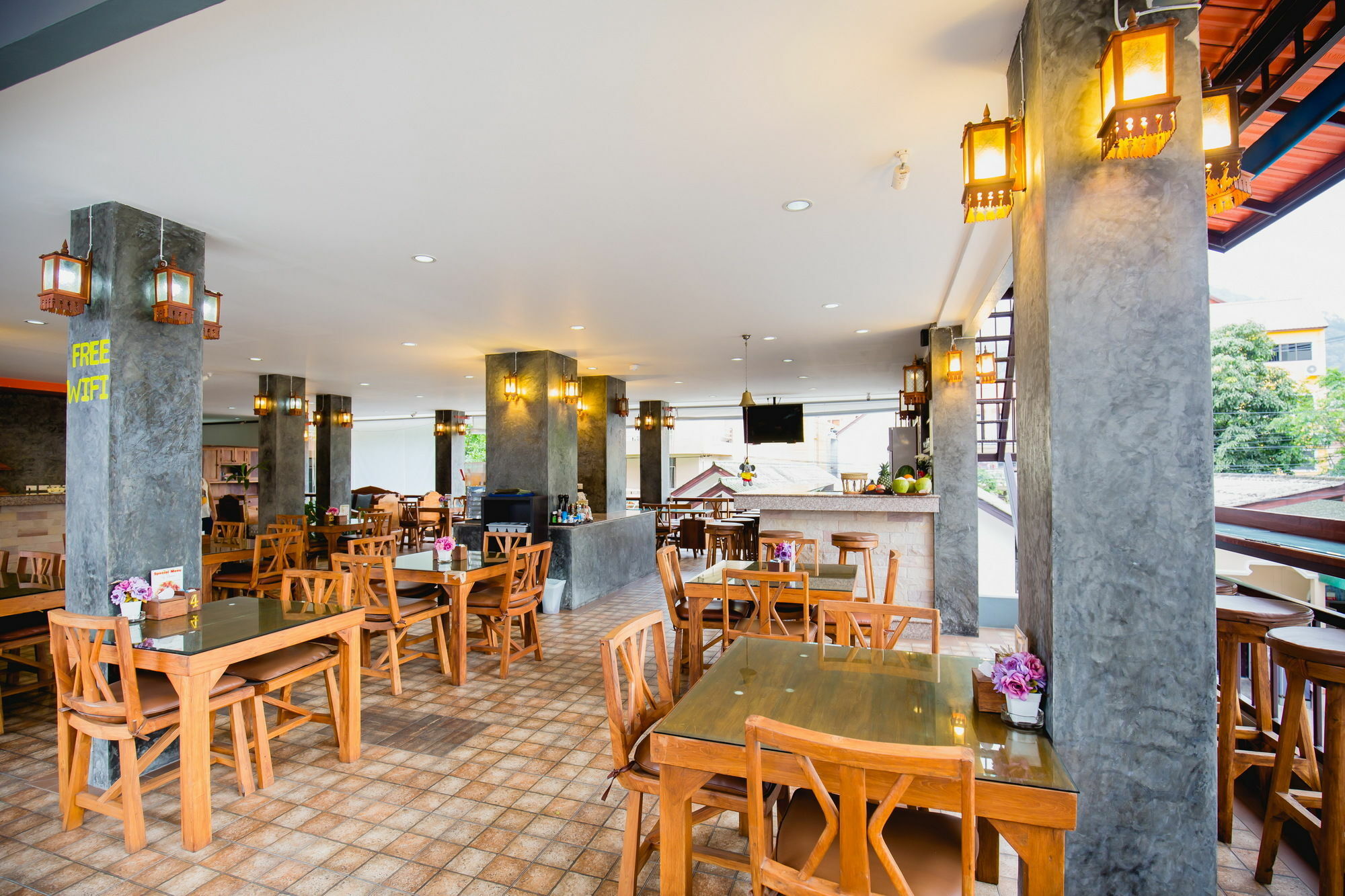 Chusri Hotel Patong Екстериор снимка