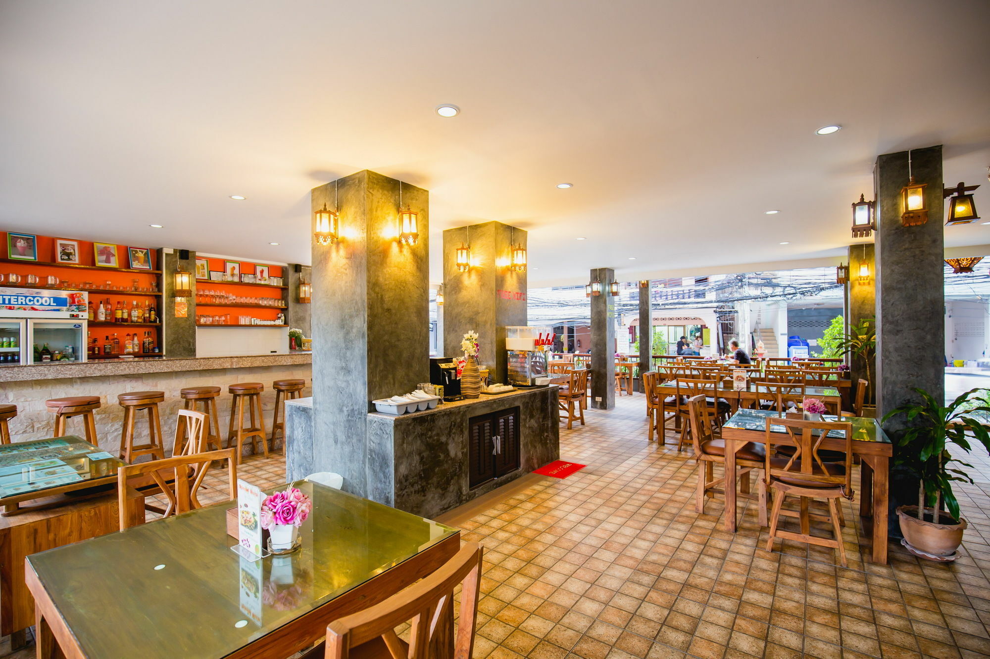 Chusri Hotel Patong Екстериор снимка