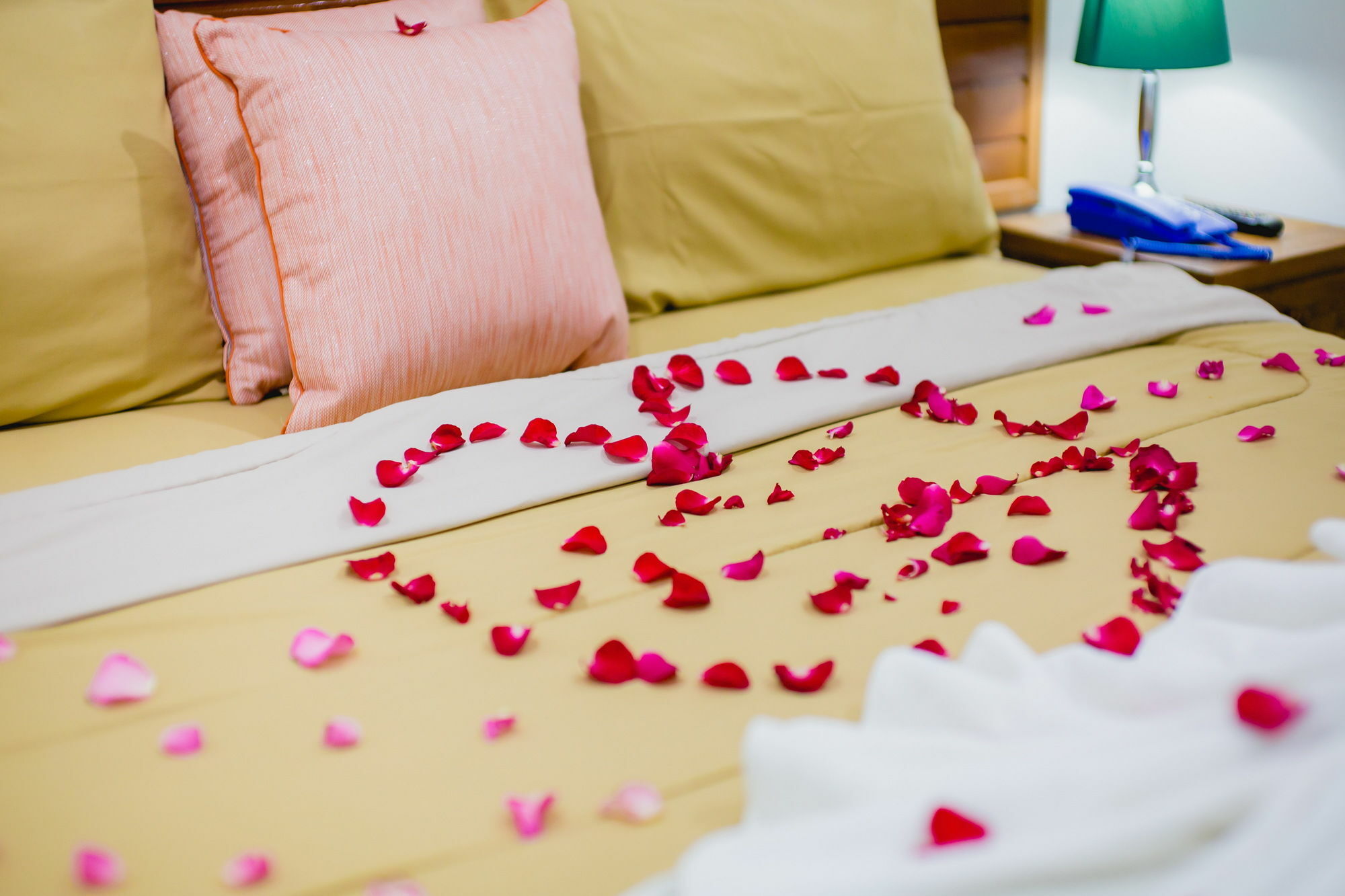 Chusri Hotel Patong Екстериор снимка